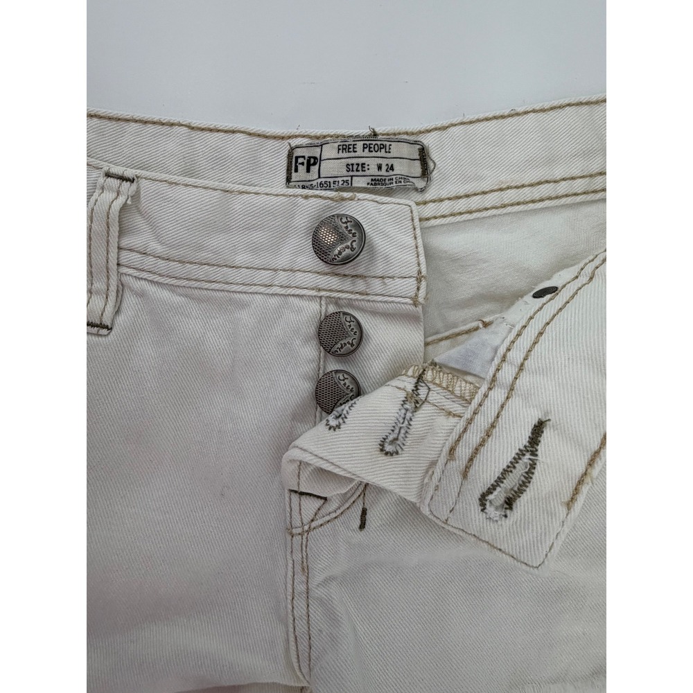 Free People Cream Denim Cutoff Shorts Size 24 Distressed Raw Hem Boho Festival - Picture 3 of 9